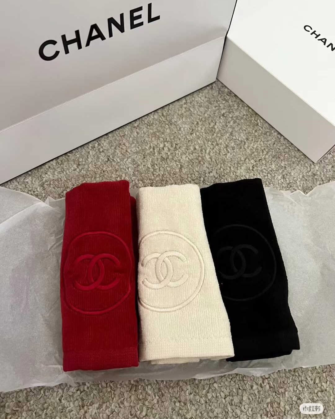 Chanel towel set