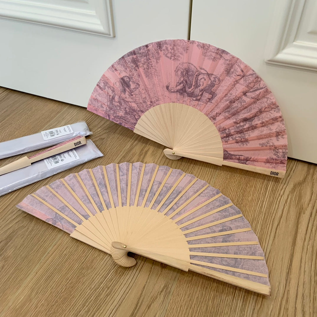 Dior fan