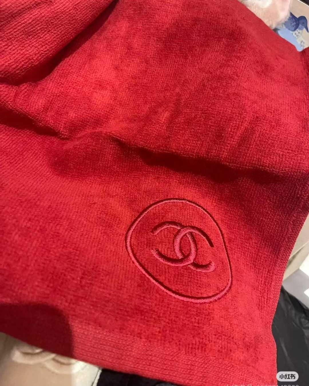 Chanel towel set