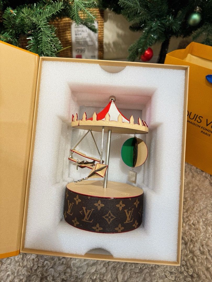 LV Carousel