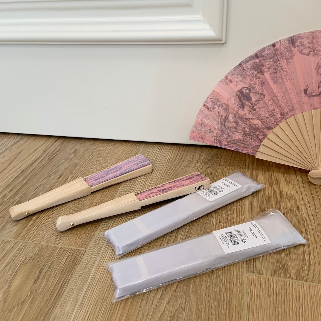 Dior fan