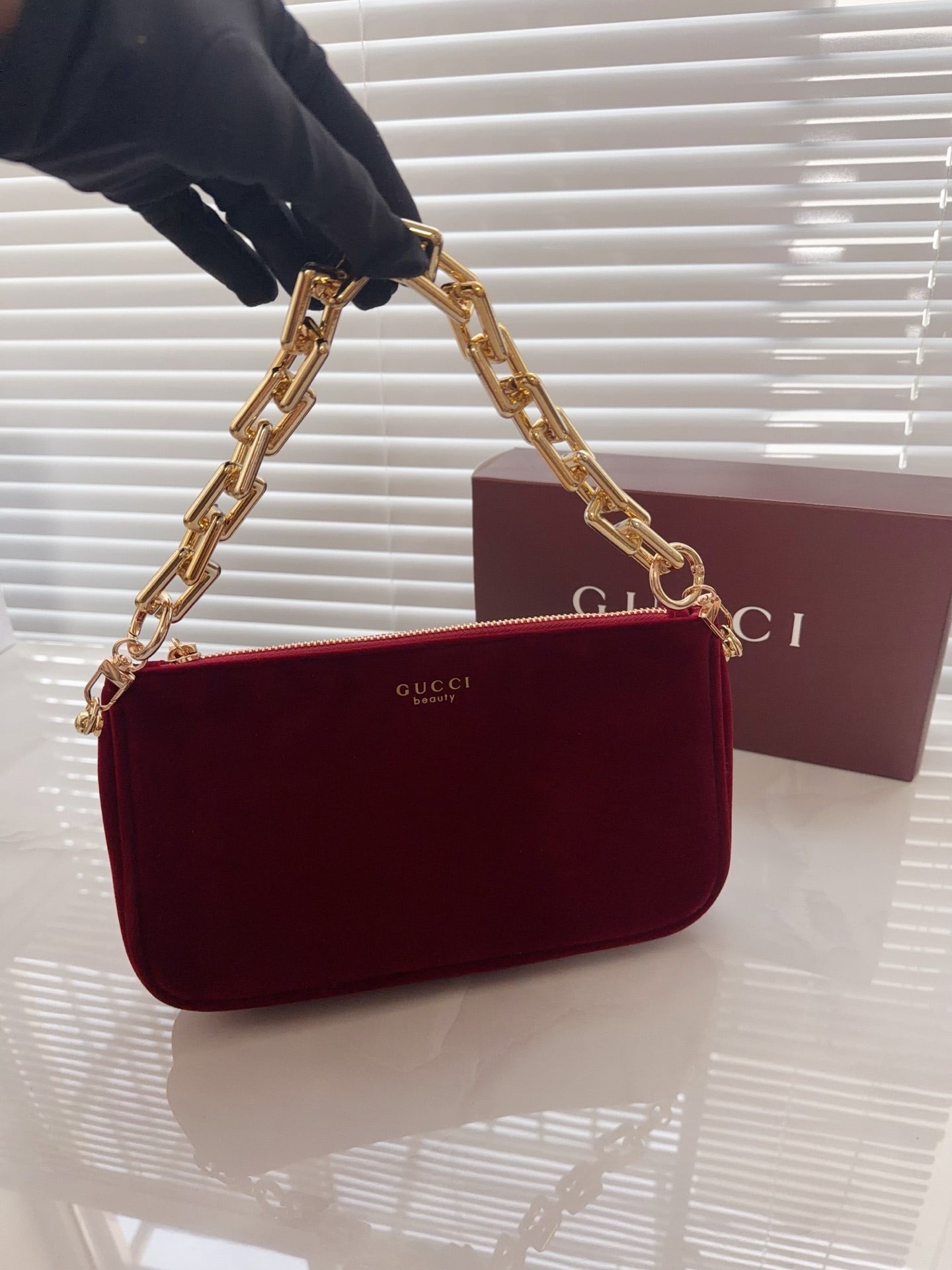 Gucci pouch with chain