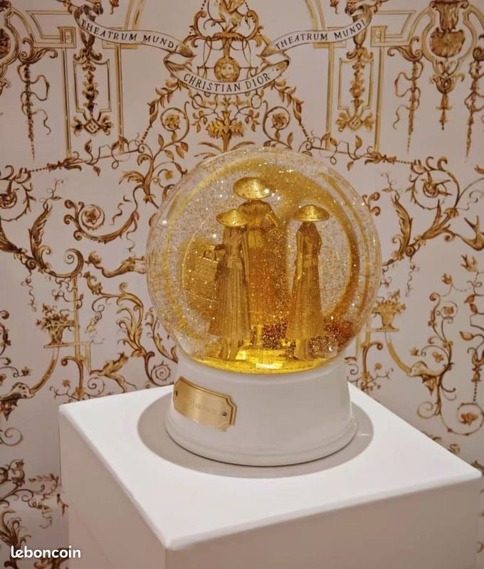 Dior exclusive globe