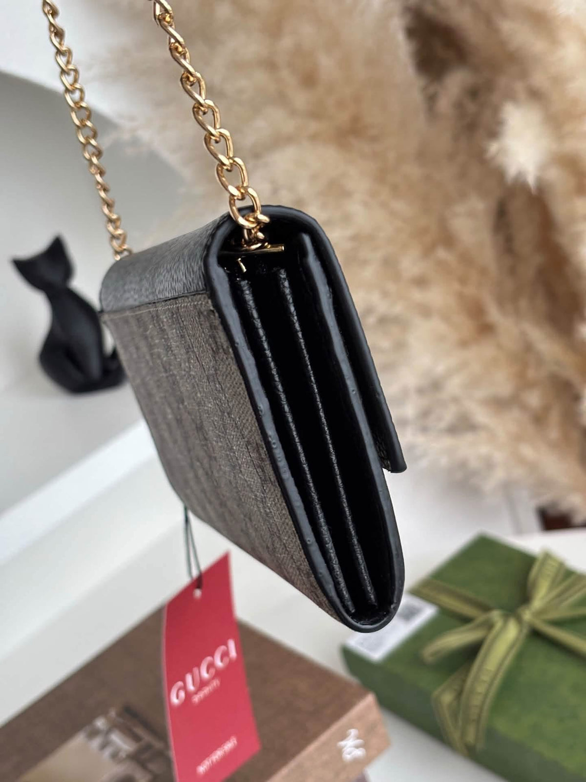 Gucci wallet on chain