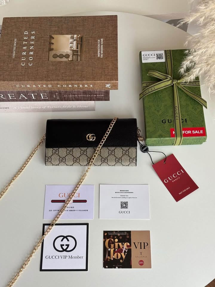 Gucci wallet on chain