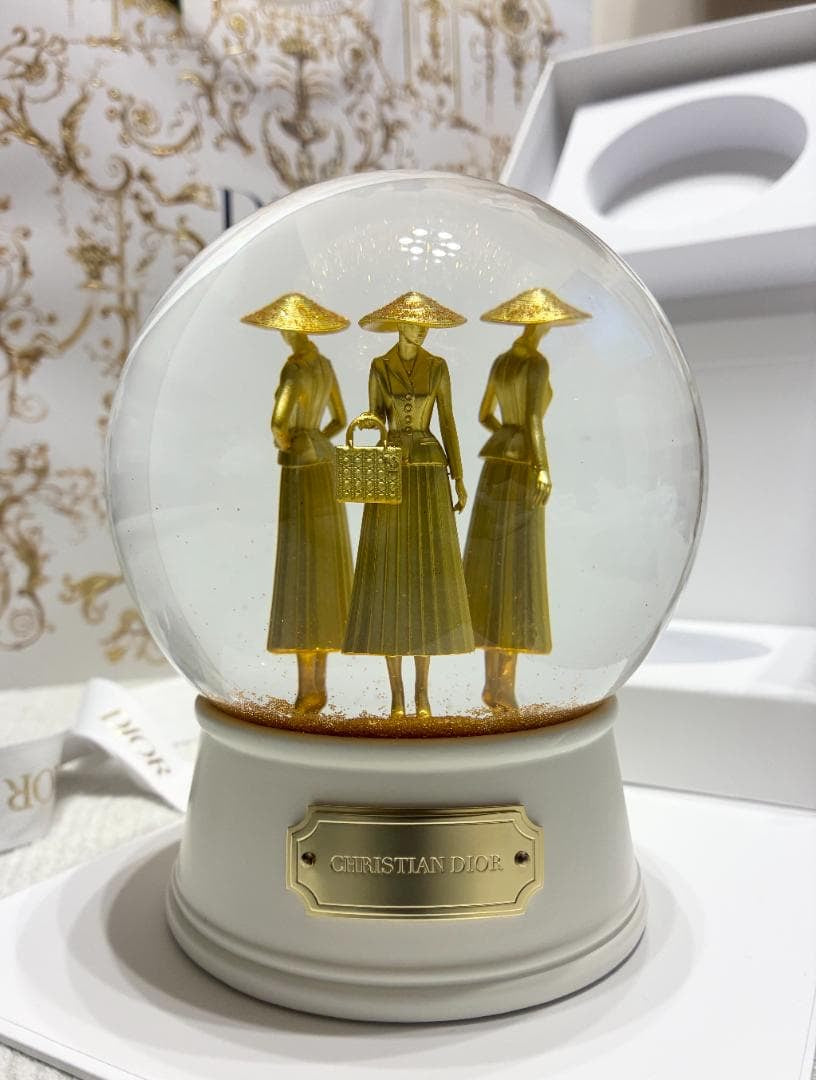 Dior exclusive globe