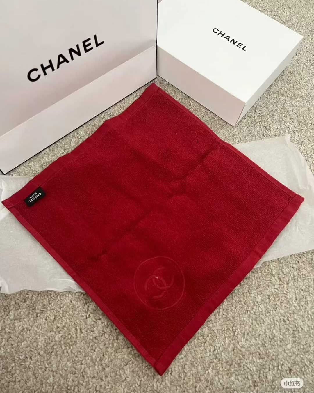 Chanel towel set