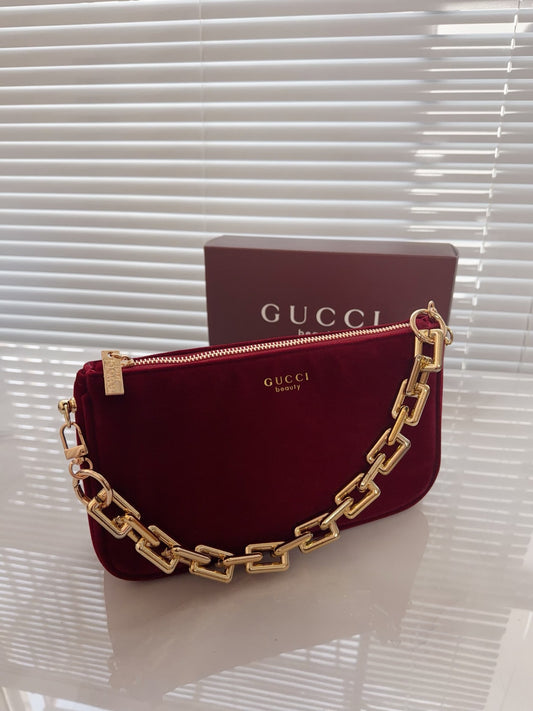 Gucci pouch with chain