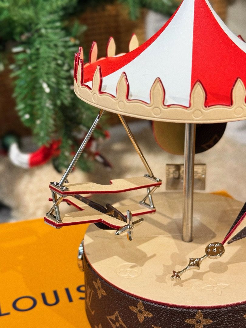 LV Carousel