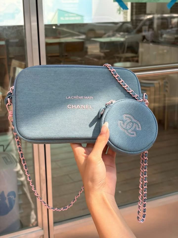 Chanel Pouch with chain