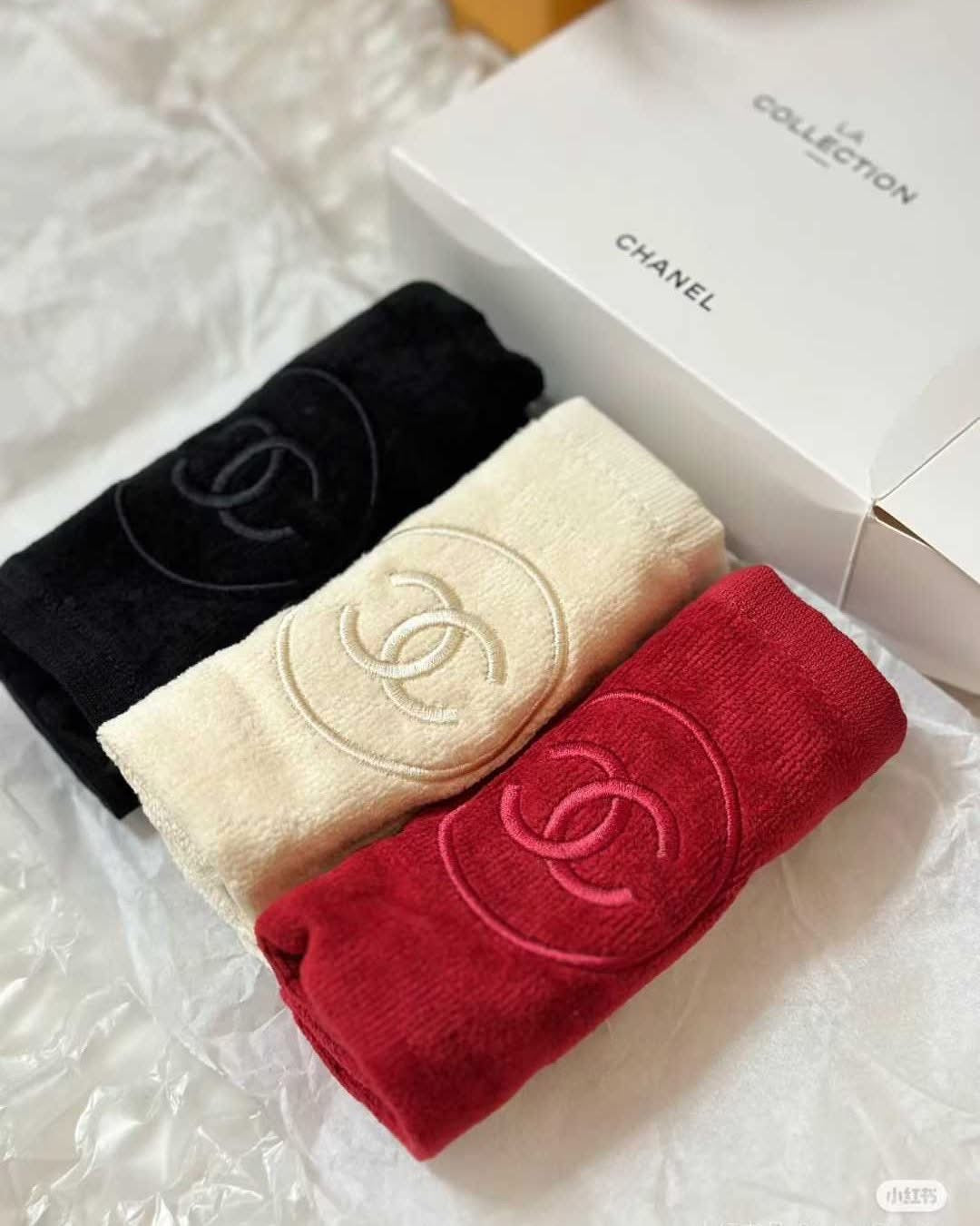 Chanel towel set